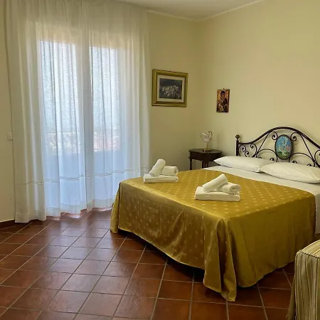 Гостевой дом La Veduta Прая-а-Маре